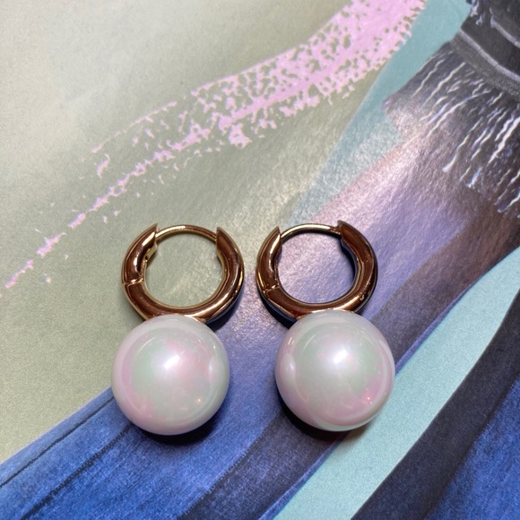 Big Imitation Pearl Gold Hoop Earrings - Picture 6 of 7